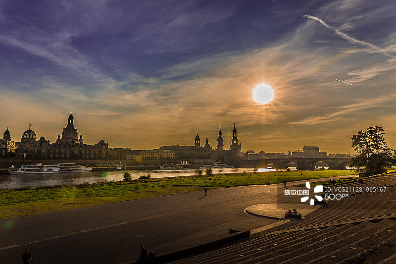 德国德累斯顿（萨克森州）的美丽夜晚图片素材