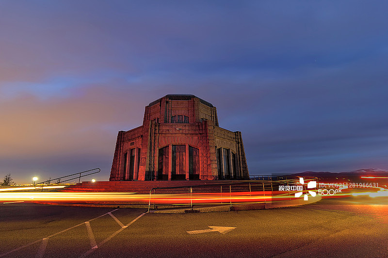 Vista House周围的光轨图片素材