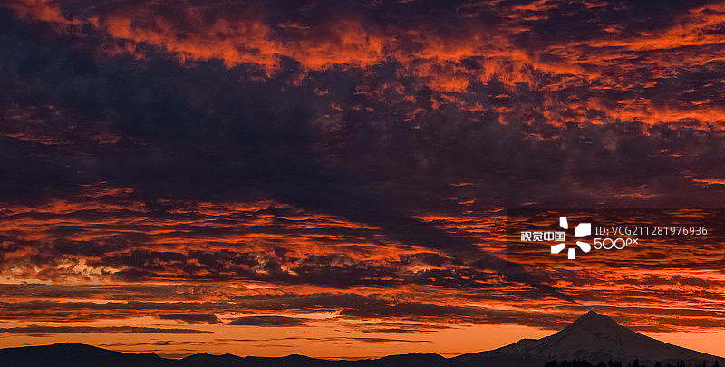 日出时分的俄勒冈州胡德山图片素材