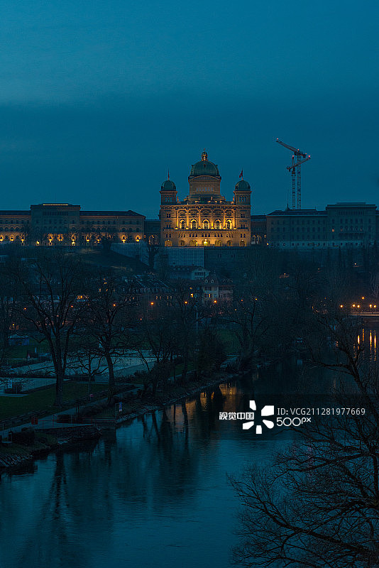黄昏时的联邦大厦图片素材