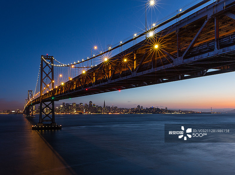 从芳草岛眺望旧金山海湾大桥图片素材