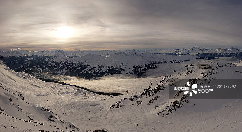 云雾缭绕的伦策海德图片素材
