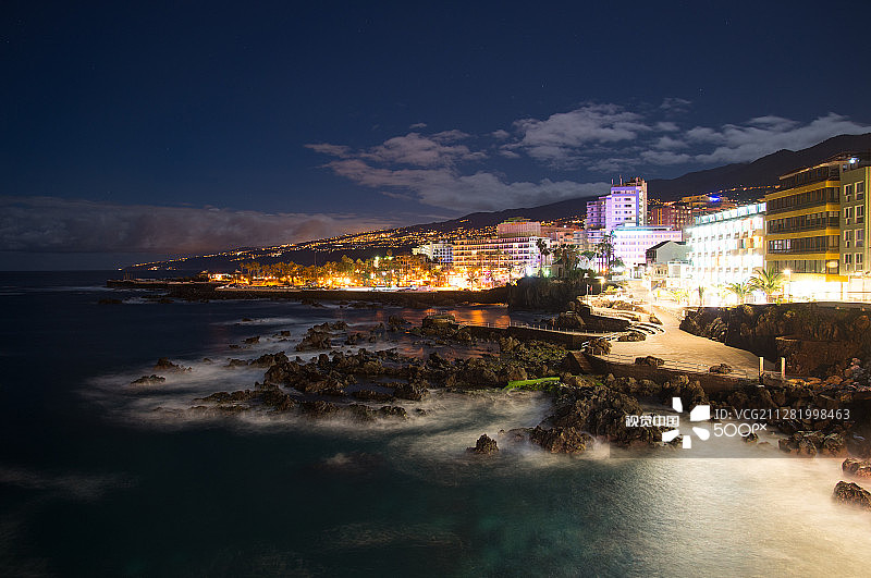 夜晚的德拉克鲁斯港（特内里费岛）图片素材