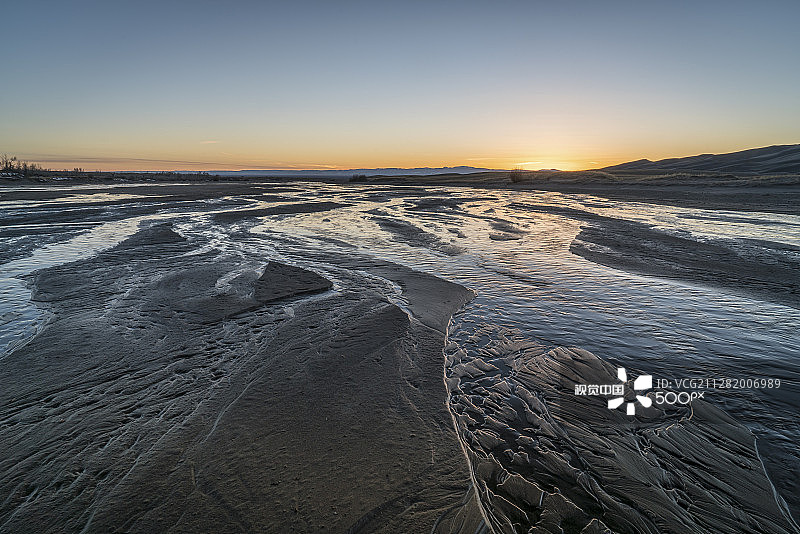 梅达诺河上的日落图片素材