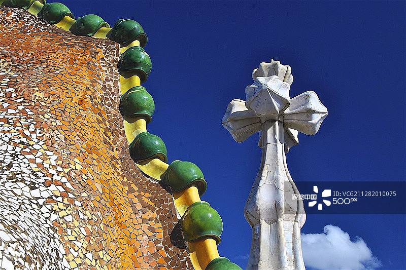 巴特罗公寓的十字架和屋脊图片素材