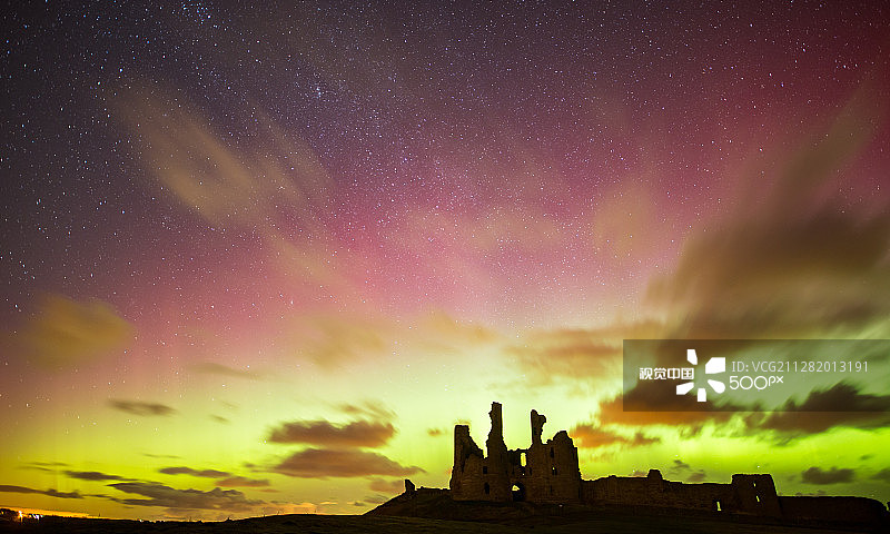 邓斯坦堡城堡极光图片素材