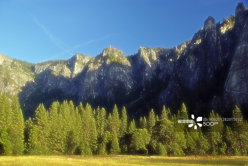 夕阳下的优胜美地山谷图片素材