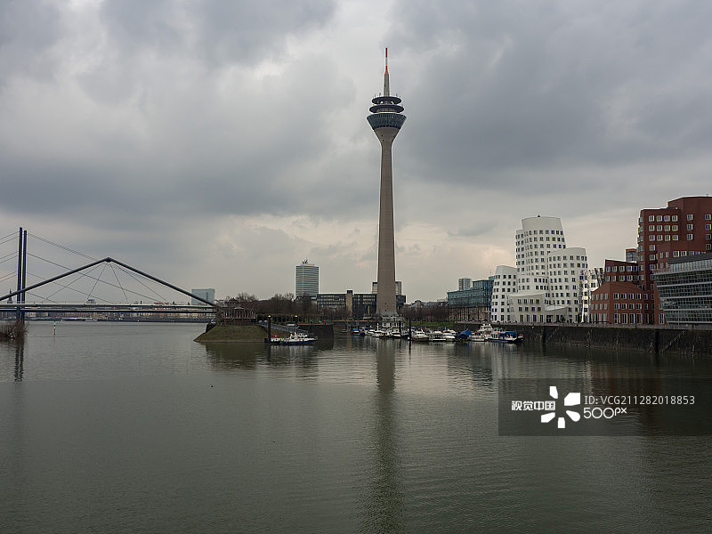 莱茵电视塔与盖里建筑图片素材