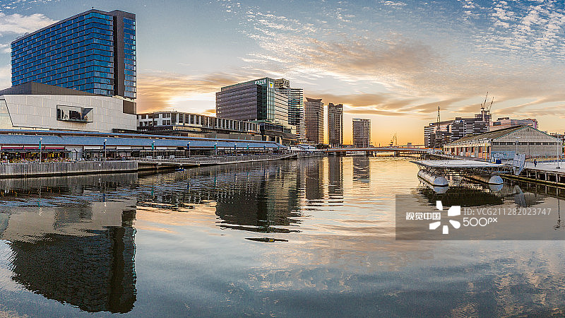 亚拉河畔港区美丽的黄昏时分图片素材