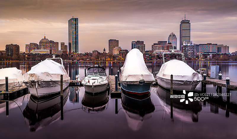 日出时分的波士顿天际线图片素材