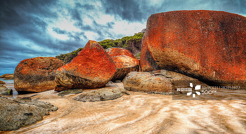 毕业舞会上的红石图片素材