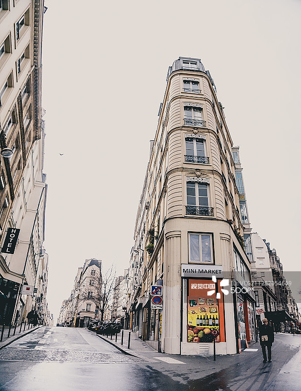 老大哥来了图片素材