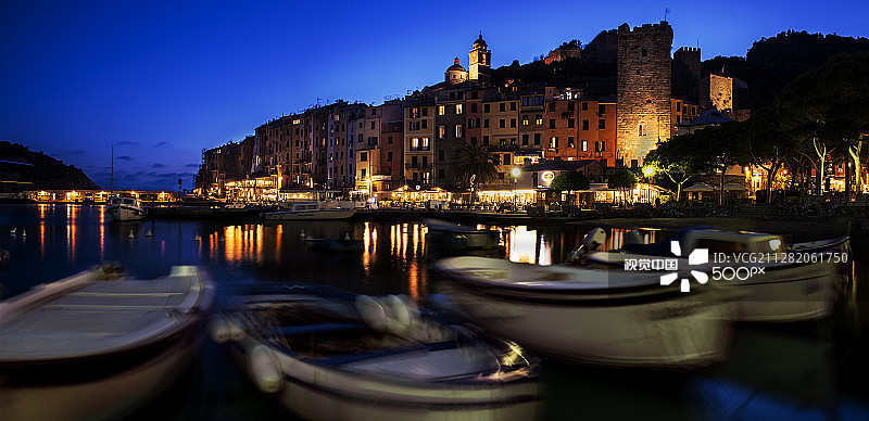 韦内雷港的蓝色时刻图片素材