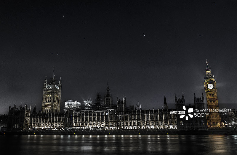 夜景中的议会大厦图片素材