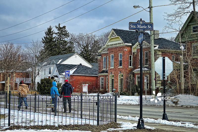 科林伍德安大略省的公交车站图片素材