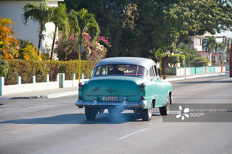 冒烟的尾气图片素材