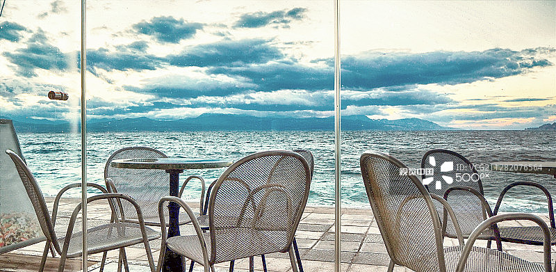 雨后的咖啡馆图片素材