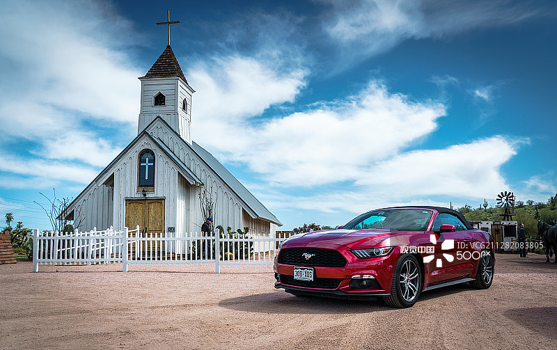 迷信山上的猫王教堂图片素材