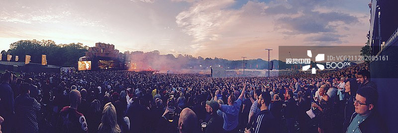 庭院演奏者图片素材