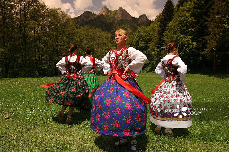 欧洲斯洛伐克采尔韦尼克拉什托尔民俗节图片素材