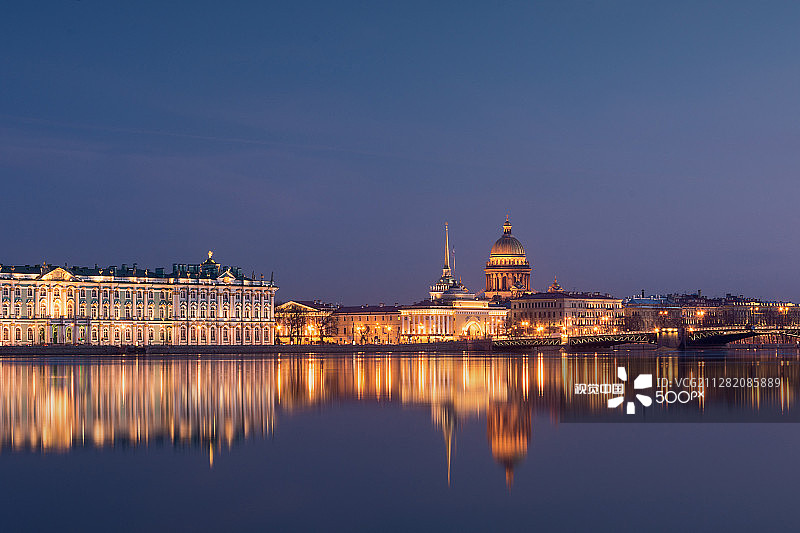 俄罗斯圣彼得堡的冬宫和圣以撒大教堂图片素材