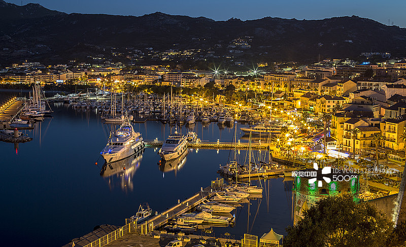 卡尔维夜景图片素材