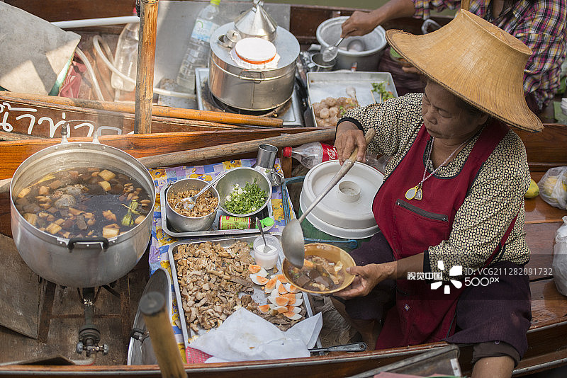 亚洲泰国夜功府塔卡水上市场图片素材