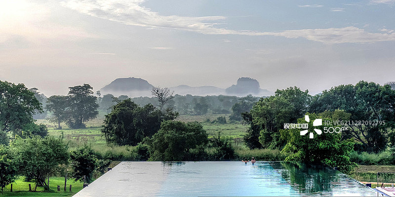 在锡吉里耶观光 - 皮杜兰加拉岩（左）图片素材