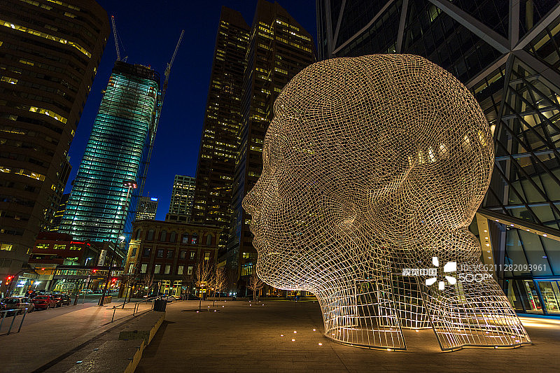 卡尔加里弓大厦的雕塑图片素材