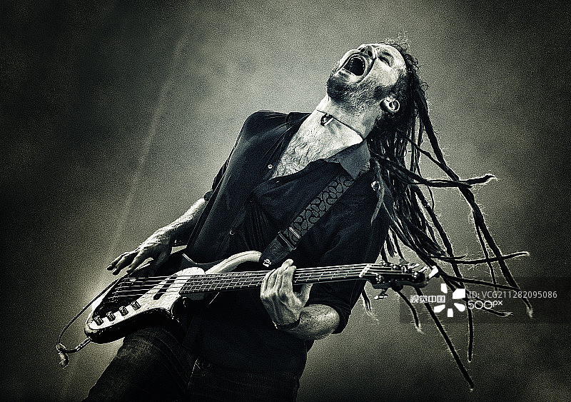 甩着脏辫图片素材