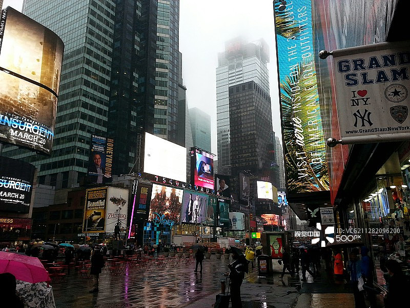 雨中的纽约市图片素材