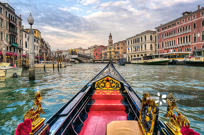 贡多拉之旅 - 里亚托桥图片素材