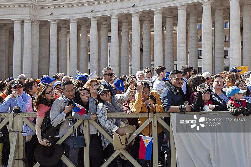 圣彼得广场的人群图片素材
