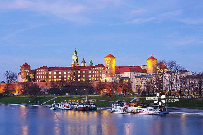 克拉科夫瓦维尔城堡夜景，波兰图片素材