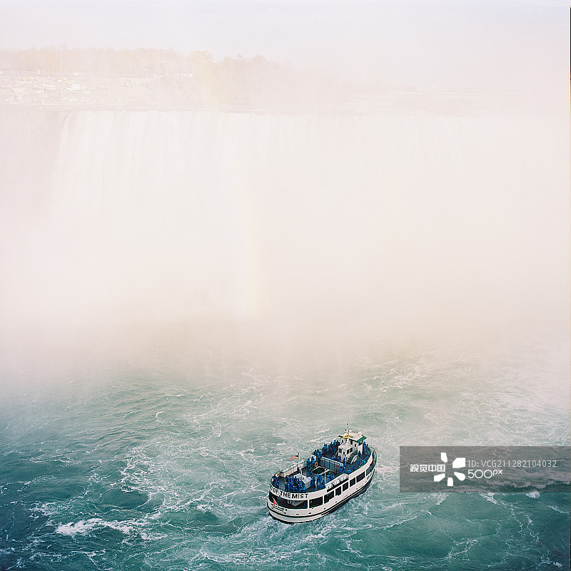 雾中少女号图片素材