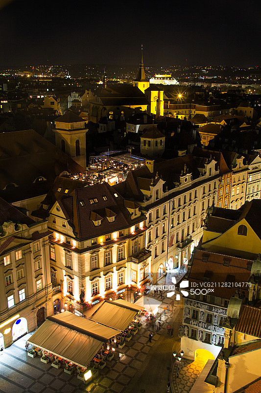 布拉格屋顶之上的夜晚图片素材