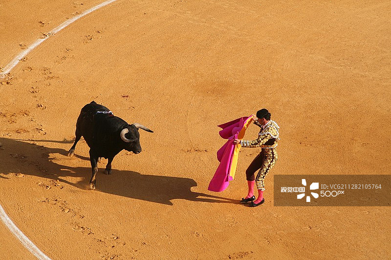 男人和野兽图片素材