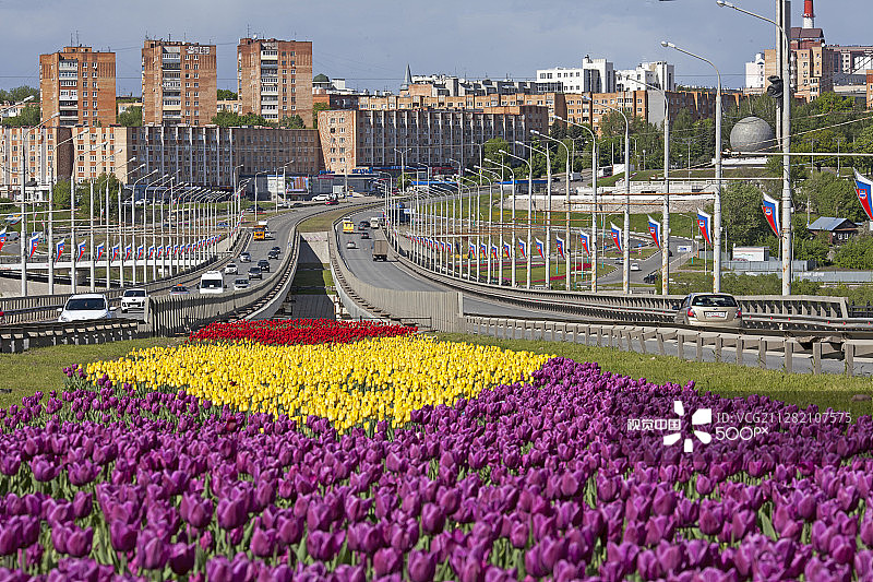 进入卡卢加市的全景图片素材