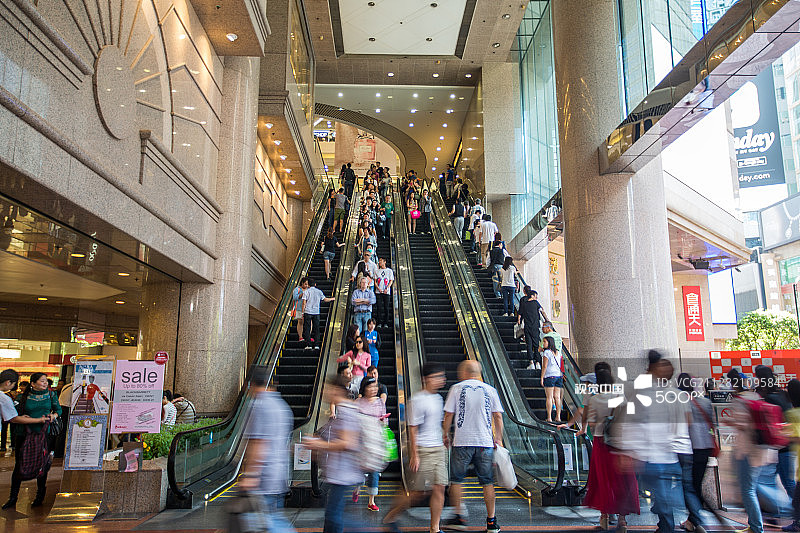 香港铜锣湾拥挤的街道景观图片素材