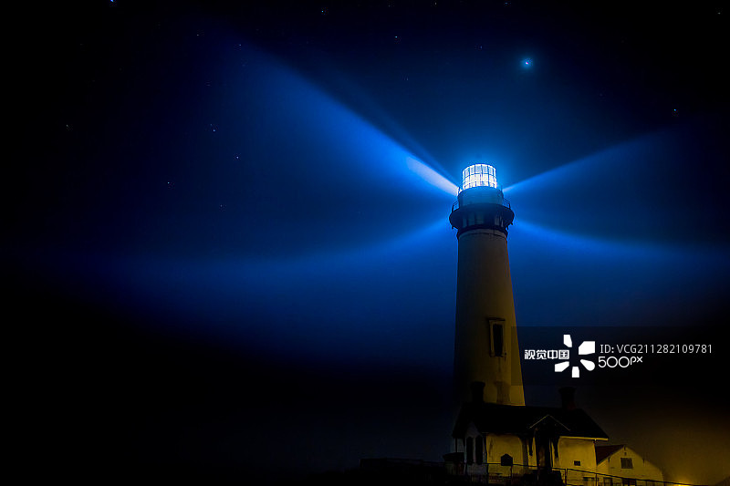 鸽子点灯塔图片素材