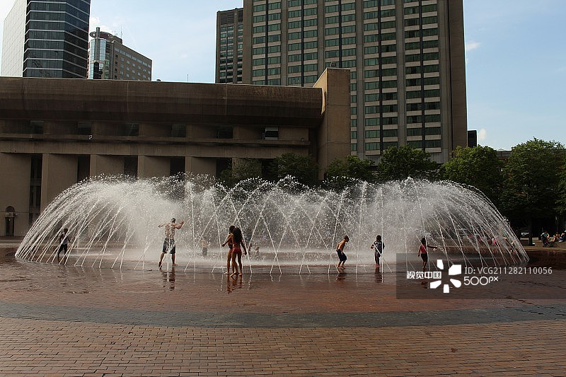 喷泉戏水图片素材