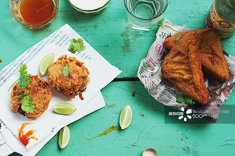 印度街头食品：油炸洋葱饼图片素材