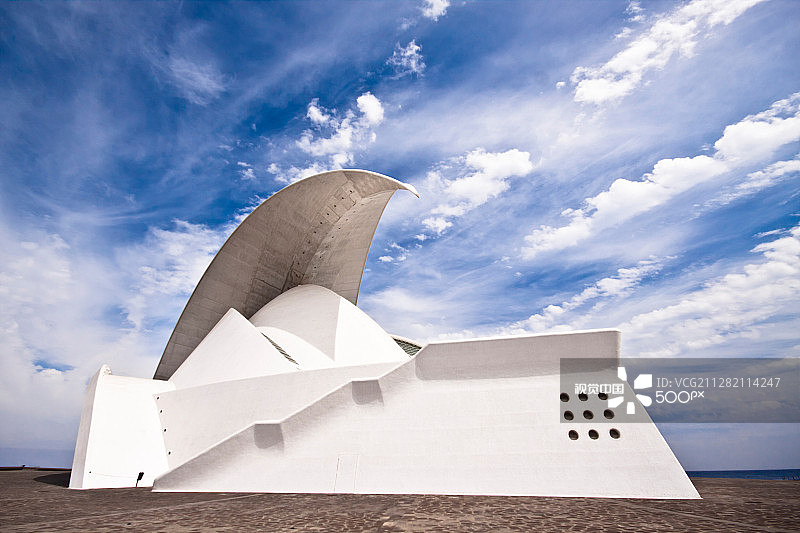 圣地亚哥·卡拉特拉瓦设计的特内里费礼堂歌剧院图片素材