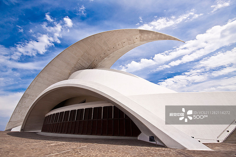 圣地亚哥·卡拉特拉瓦设计的特内里费礼堂歌剧院图片素材