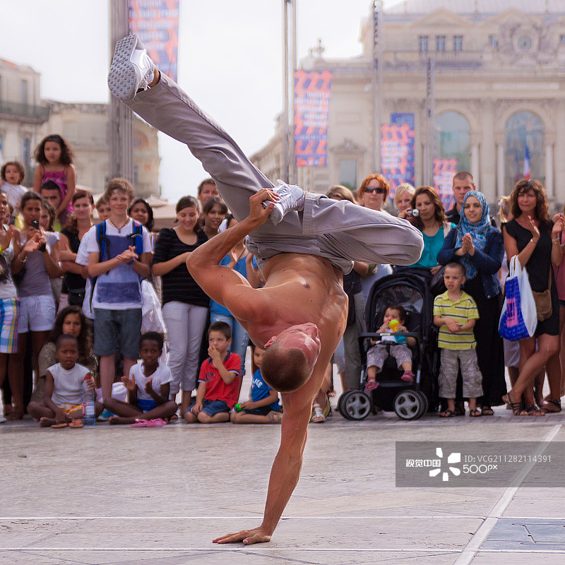 街头霹雳舞表演者图片素材