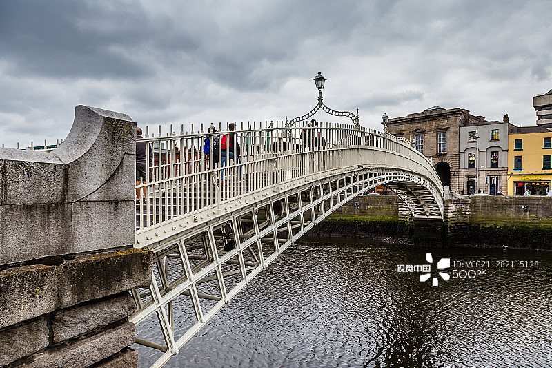 爱尔兰都柏林半便士桥图片素材