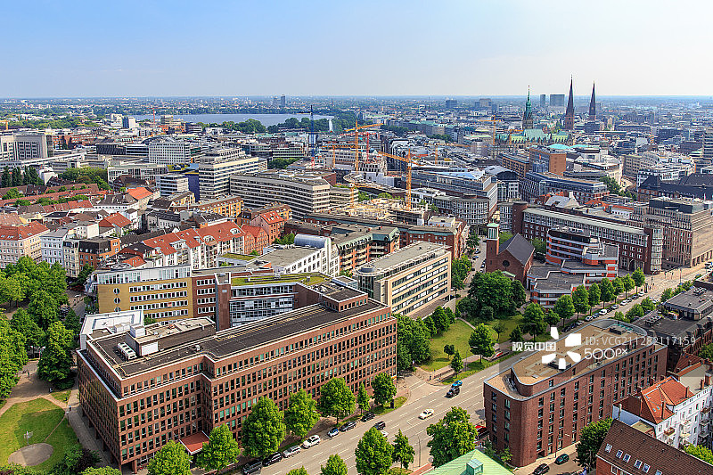 从圣米迦勒教堂俯瞰汉堡图片素材