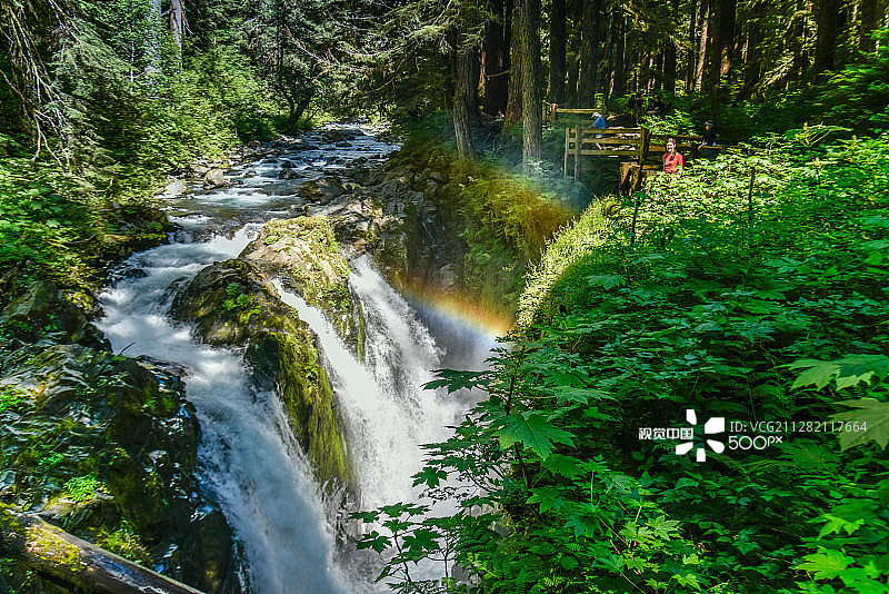 索尔达克瀑布的双彩虹图片素材