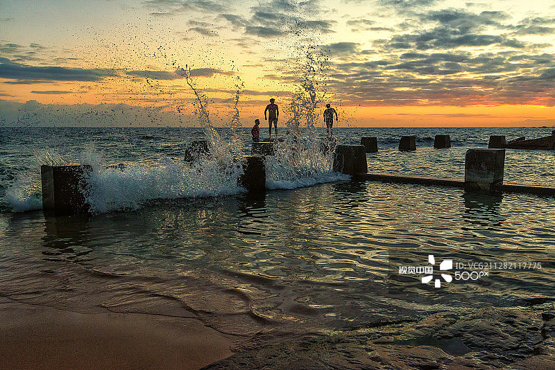 水花，澳大利亚新南威尔士州库吉海滩图片素材