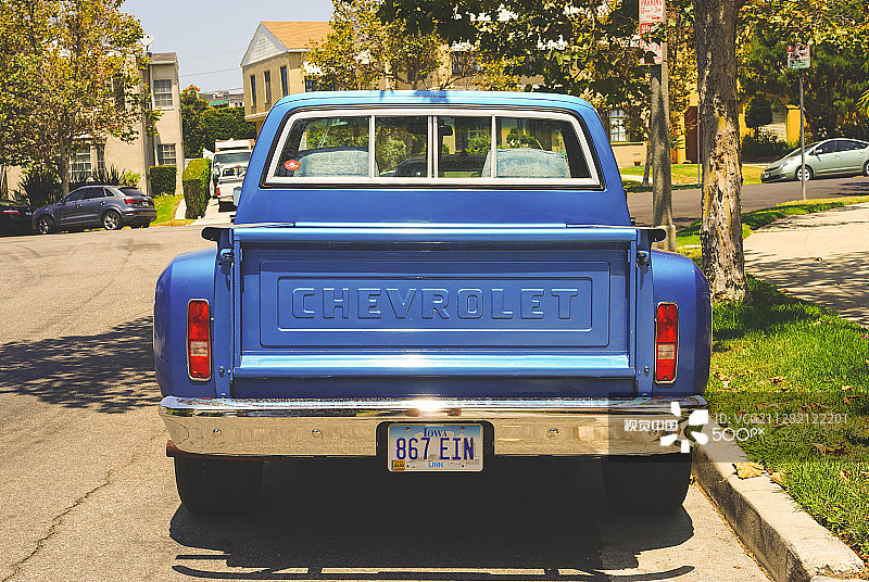 蓝色雪佛兰汽车图片素材